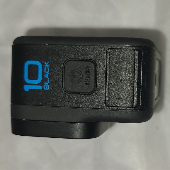 GOPro 10 Camera with case and accessories - Picture 4 of 4